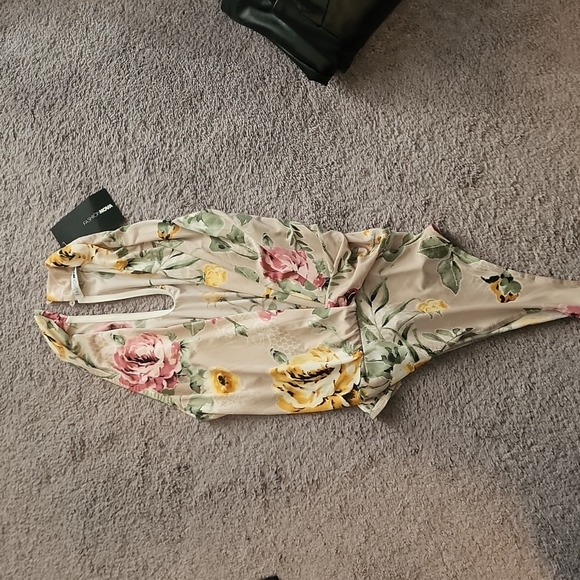 FASHION NOVA  Drown me in flowers plunge body suit - Picture 2 of 4